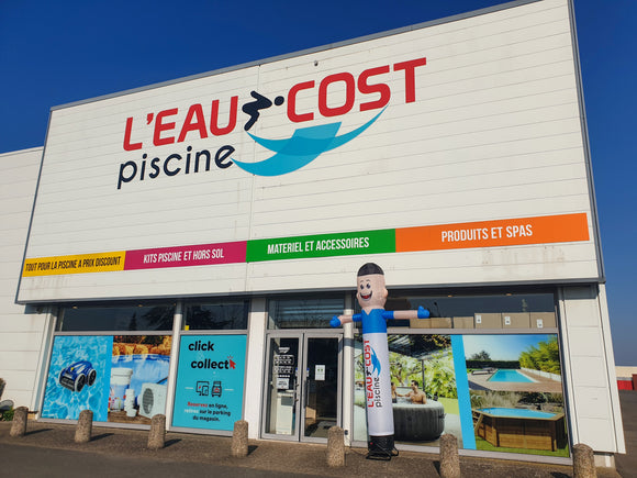 Idéalement placé, notre magasin se situe dans la zone commerciale de Saint Doulchard, tout près de Bourges.Ce sont David et François qui vous accueillent et vous conseillent pour vos projets piscine.Une question, un projet piscine ?N’hésitez plus, et rendez-vous vite en magasin pour découvrir tous nos produits.