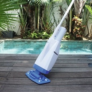 Balai aspirateur à batterie pour piscine et spa gonflable - L'eau Cost  Piscine