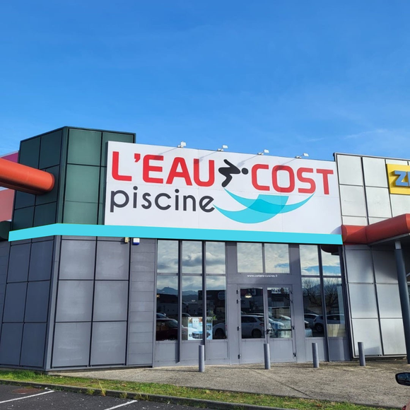 Des envies de piscine ? À Clermont-Ferrand, notre magasin est là pour vous !Gregory se tient à votre disposition pour vous accompagner dans vos projets, que votre piscine soit déjà construite ou non !Vous trouverez tous les produits et accessoires dont vous avez besoin.