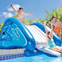 TOBOGGAN AVEC JETS D'EAU - 0