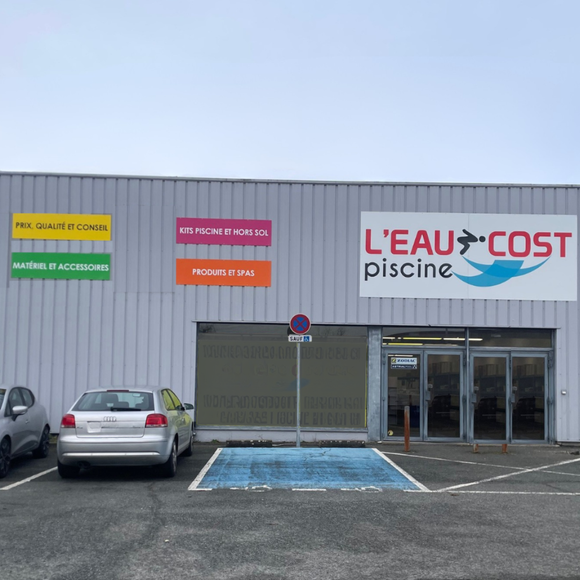 Notre magasin se situe dans la zone commerciale de Chambray Lés Tours, tout près de Tours. Nous venons de déménager dans un nouveau local (anciennement magasin Aubert).Ce sont Romain et Pierre-Yves qui vous accueillent et vous conseillent pour vos projets piscine.Une question, un projet piscine ?N’hésitez plus, et rendez-vous vite en magasin pour découvrir tous nos produits.